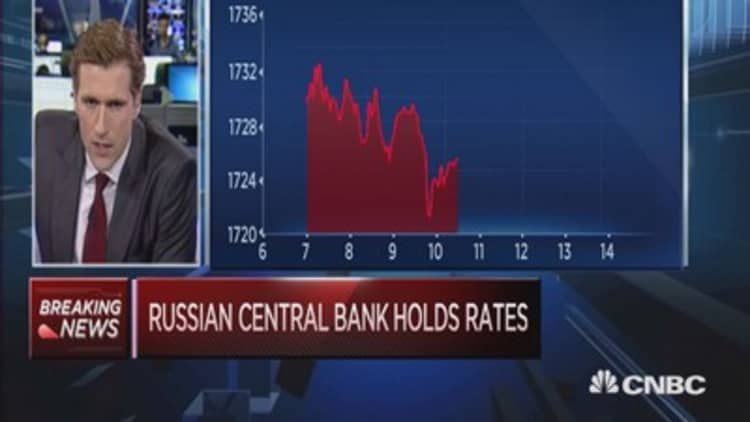 Russia keeps rates on hold