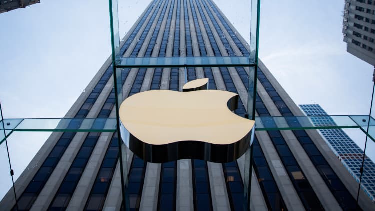 Canaccord Genuity raises Apple price target to $200