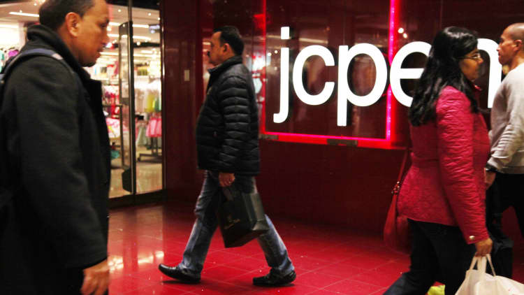 JC Penney posts smaller-than-expected quarterly loss