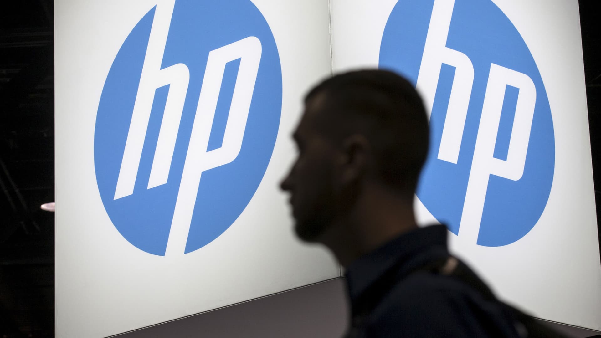 Evercore ISI downgrades HP, lowers earnings estimates on tough PC market later this year