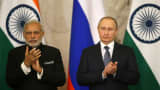 Russian President Vladimir Putin and Indian Prime Minister Narendra Modi applaud during their meeting in Grand Kremlin Palace, in Moscow, Russia, December,24, 2015.