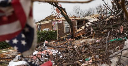 Deadly weather rips through central US