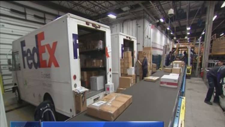 FedEx stumbles with record shipping volumes