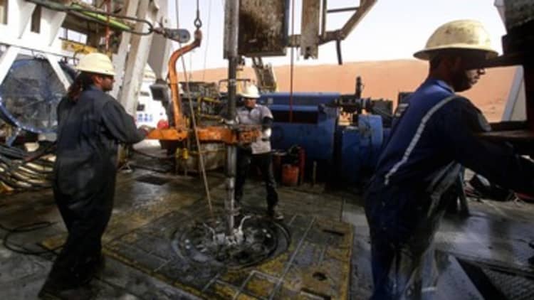 How the oil crash hurts Saudi Arabia and Russia