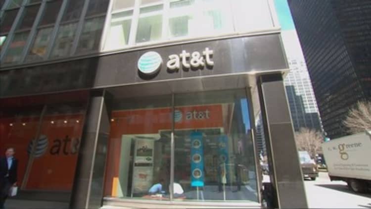 AT&T to stop two-year contracts