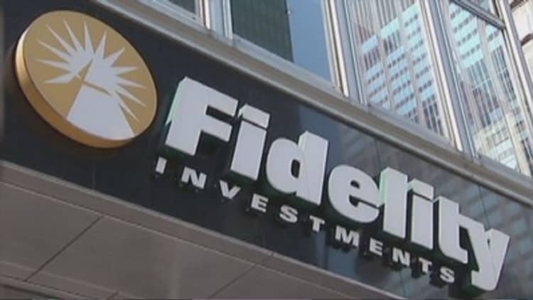 Fidelity drops American Express, Bank of America