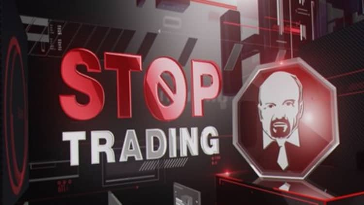 Cramer gets serious on Apple