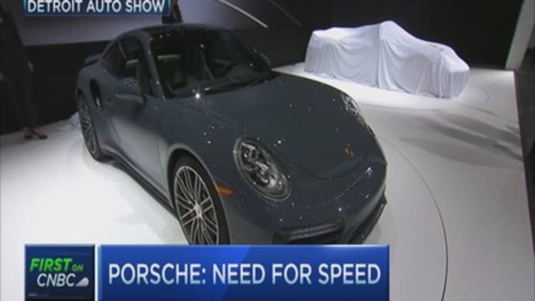 Porsche unveils 2017 911 Turbo