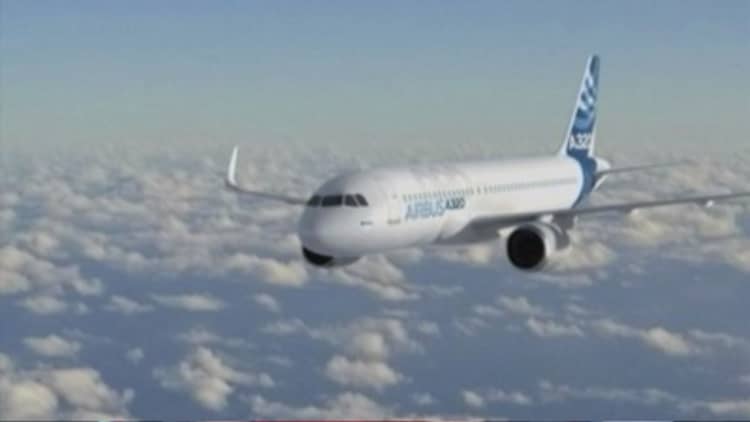 Airbus beats Boeing in orders, behind on deliveries
