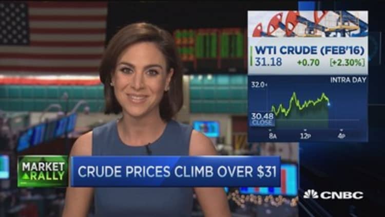 Oil bounces as traders buy dips