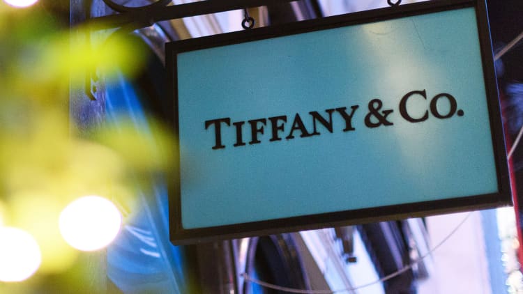 Tiffany cuts jobs as sales dull