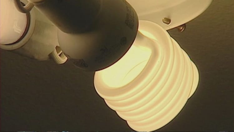 GE to stop making curly light bulbs