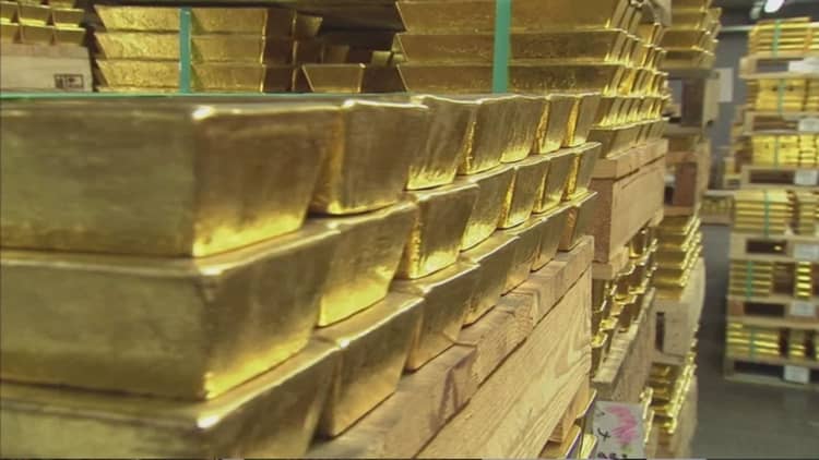 Global central banks propped up gold in 2015