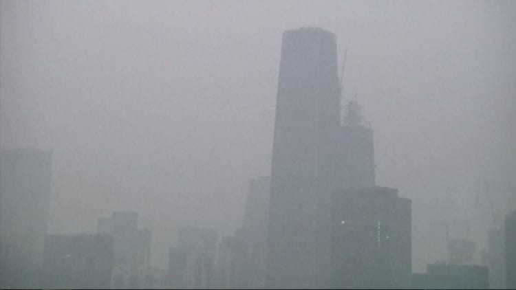 Pollution chokes the Chinese economy