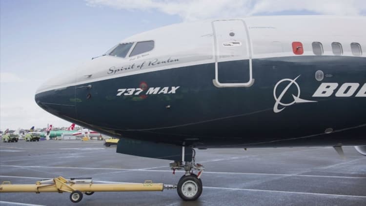 Boeing says China's Okay Airways orders a dozen 737 planes