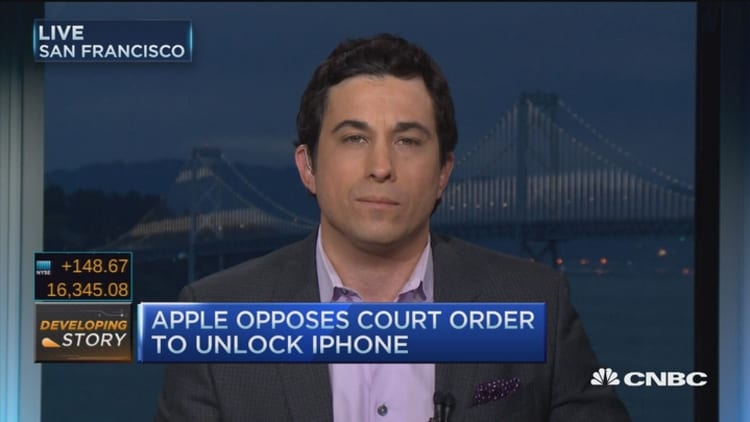 Apple opposes court order