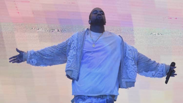 Kanye West loses album sales to Internet pirates