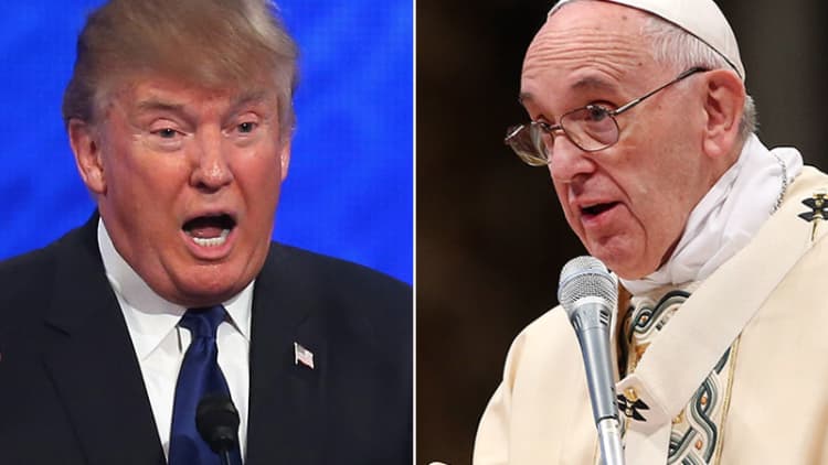 Donald Trump, Pope Francis tango