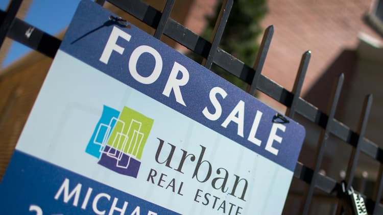 Pending home sales drop 0.8 percent in May
