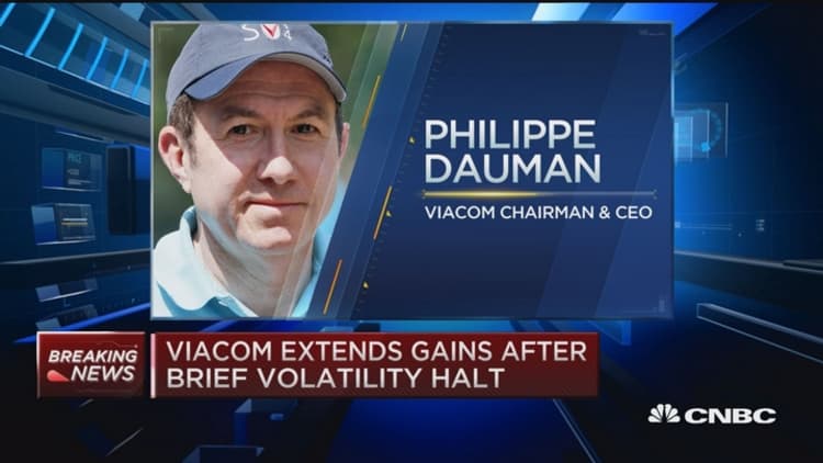 Viacom seeks minority investor for Paramount
