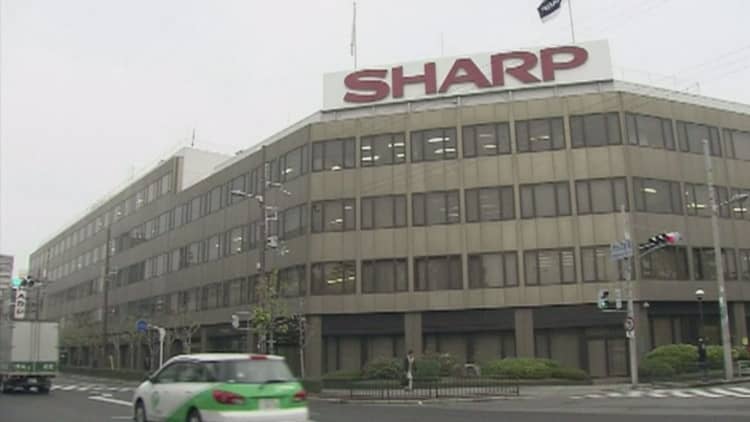 Sharp accepts Foxconn offer