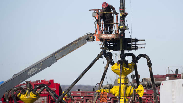 US oil drillers add rigs for 19th week in a row