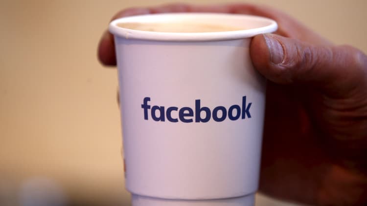 Ad buyers prefer Facebook, Instagram to Snap: Cowen