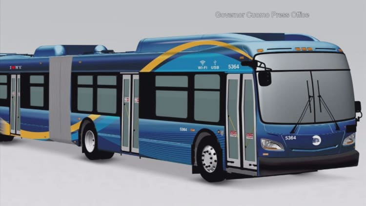 New NYC buses offer free Wi-Fi, USB ports