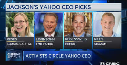 Activists circle Yahoo CEO