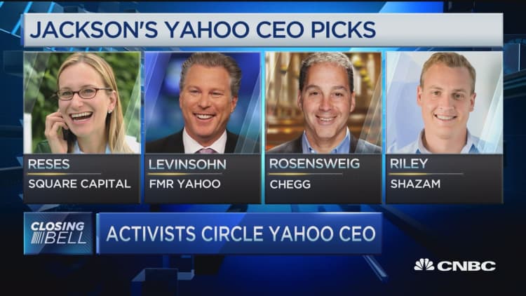 Activists circle Yahoo CEO