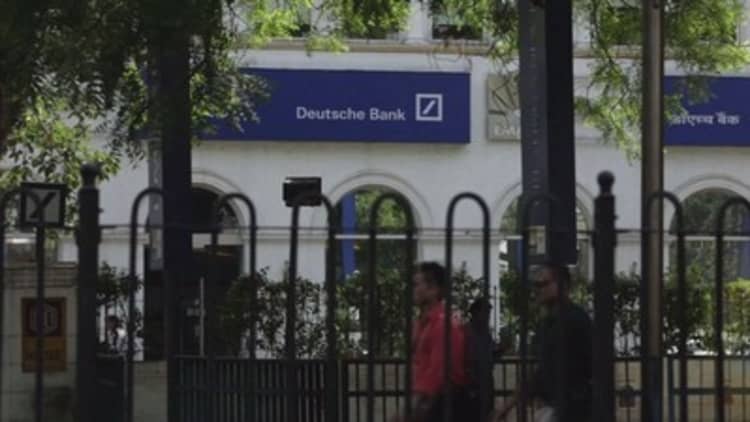 Moody's warns Deutsche Bank of possible downgrade