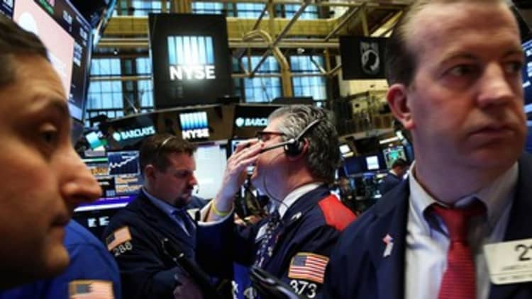 Wall Street points toward a mixed open amid tariff uncertainty