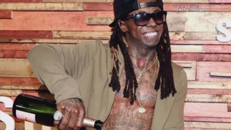 Lil Wayne helps Samsung showcase waterproof Galaxy S7