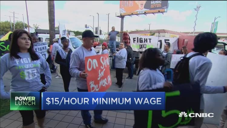 Deal reached to raise Calif.’s minimum wage  