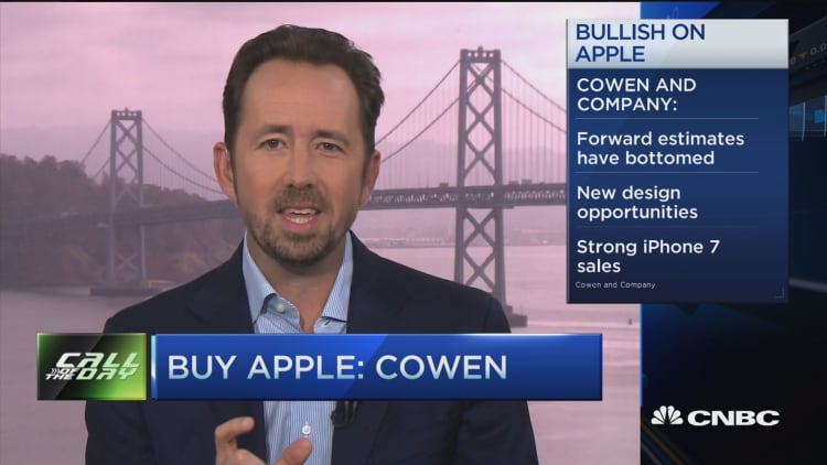 Buy Apple: Cowen