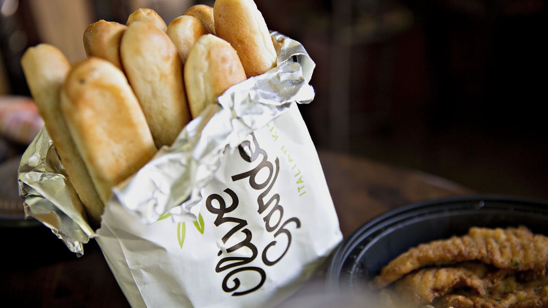 Olive Garden parent Darden stands by outlook after mixed quarterly results