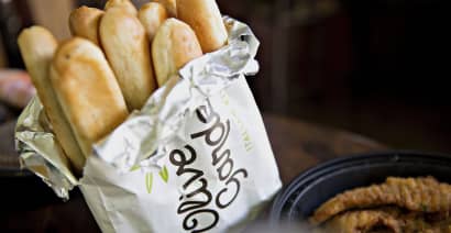 Olive Garden sales fall short, but parent company Darden stands by outlook