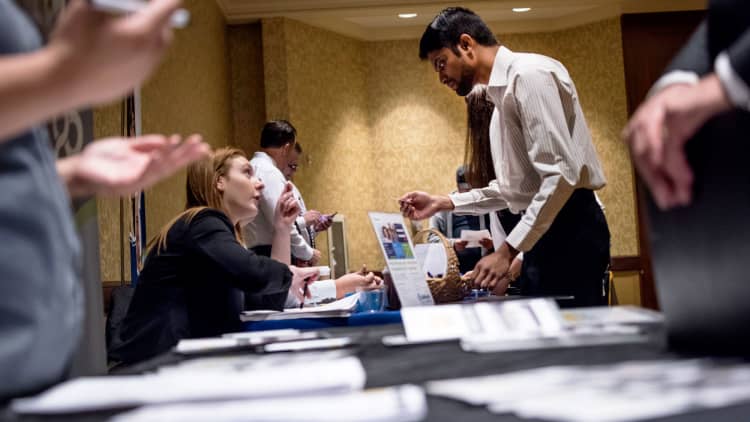 Weekly jobless claims down 4K to 232K