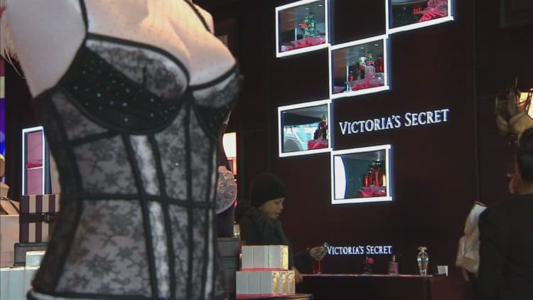 Victoria's Secret owner to reorganize