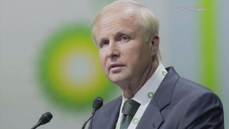 BP faces investor revolt over CEO pay