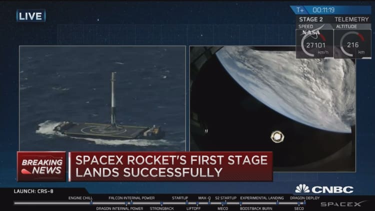 SpaceX rocket's first stage lands successfully 
