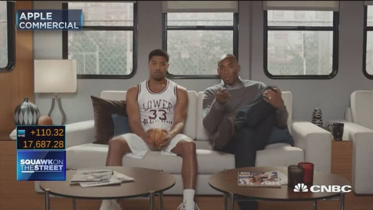 Kobe Bryant appears in latest Apple ad