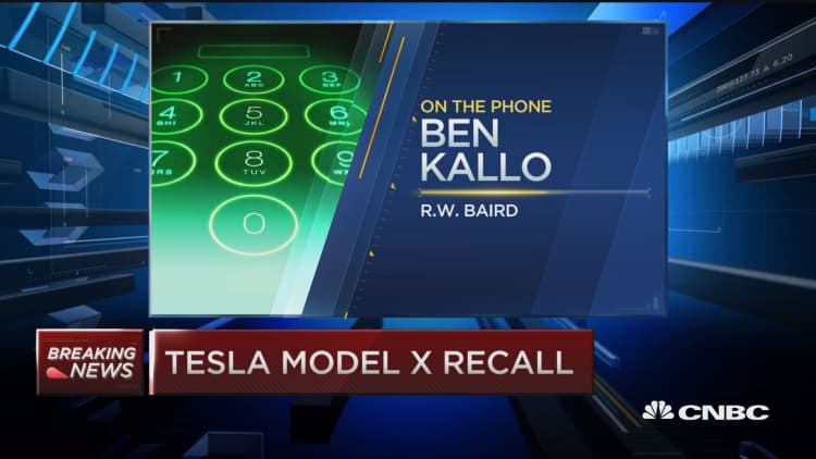 Tesla replacing Model X 3rd row seat backs