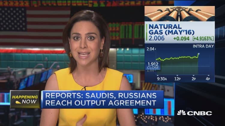 Oil closes after reaching 2016 highs
