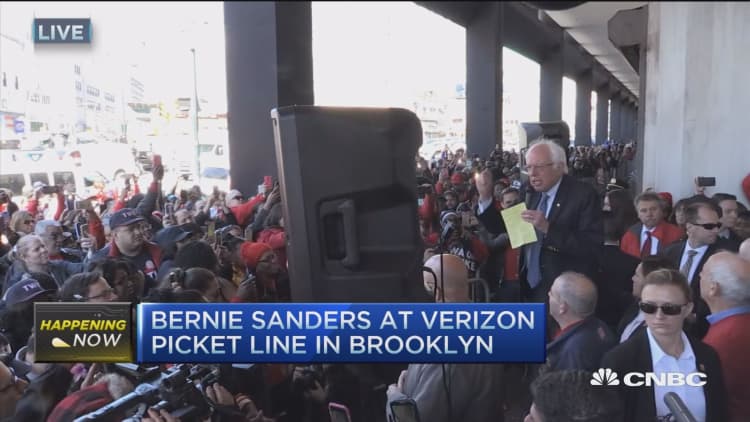 Sanders to VZ strikers: I'm here with you