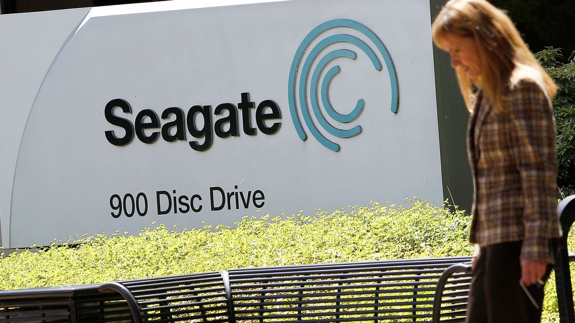 Seagate will cut 3,000 employees in latest sign of major PC and cloud slowdown