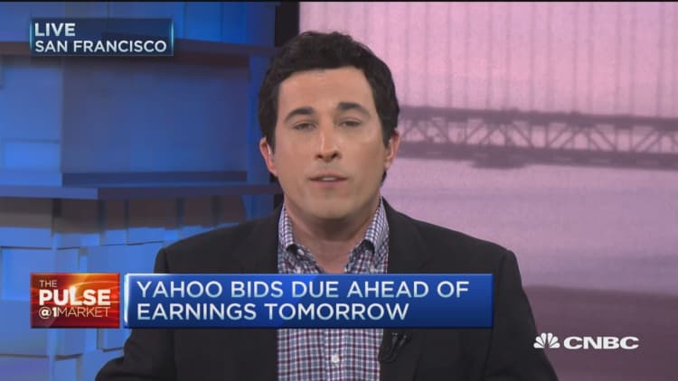 Which company will take lead in Yahoo sale race?
