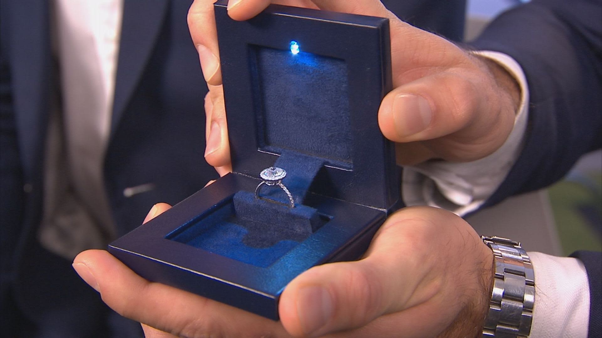 illuminated engagement ring box