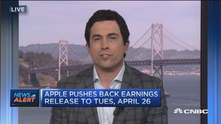 Apple pushes back earnings release