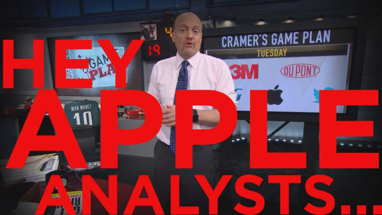 Cramer Remix: Why the market could be lapping up Apple next week